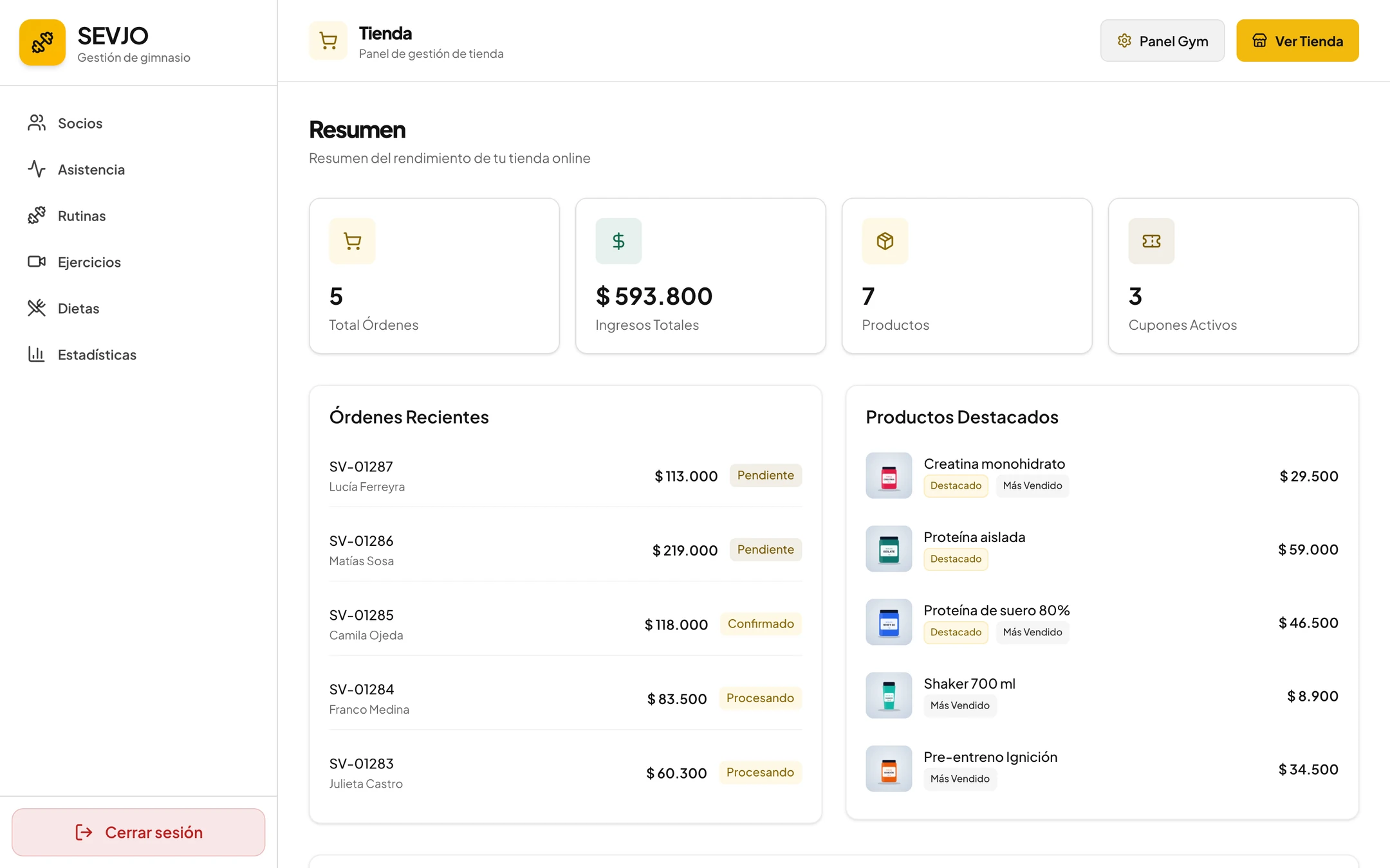 Panel de la tienda online del gimnasio con pedidos recientes, ingresos y productos destacados; datos ficticios